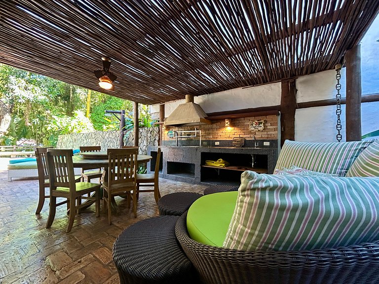 Condomínio na Vila a poucos passos do YTC