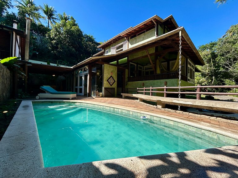 Próxima à Vila e YAC sauna, piscina, churrasqueira