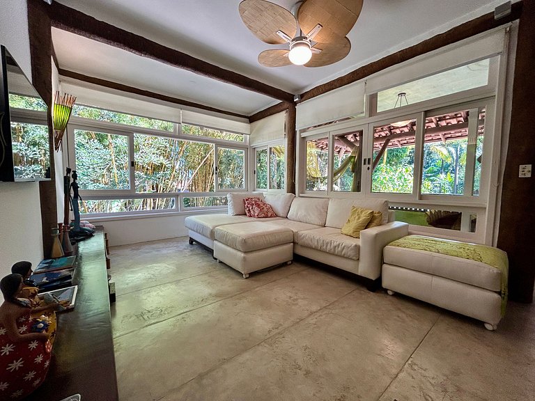 Condomínio na Vila a poucos passos do YTC