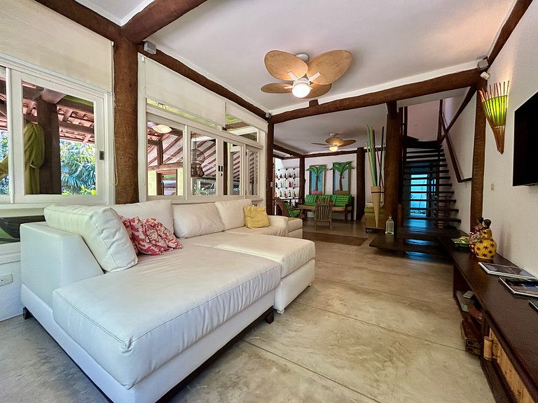 Condomínio na Vila a poucos passos do YTC