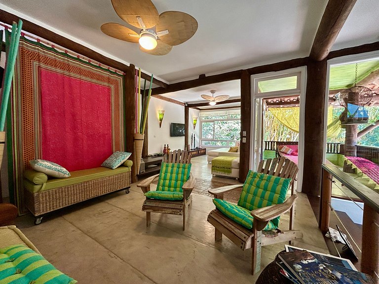 Condomínio na Vila a poucos passos do YTC