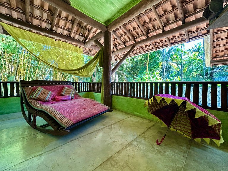 Condomínio na Vila a poucos passos do YTC