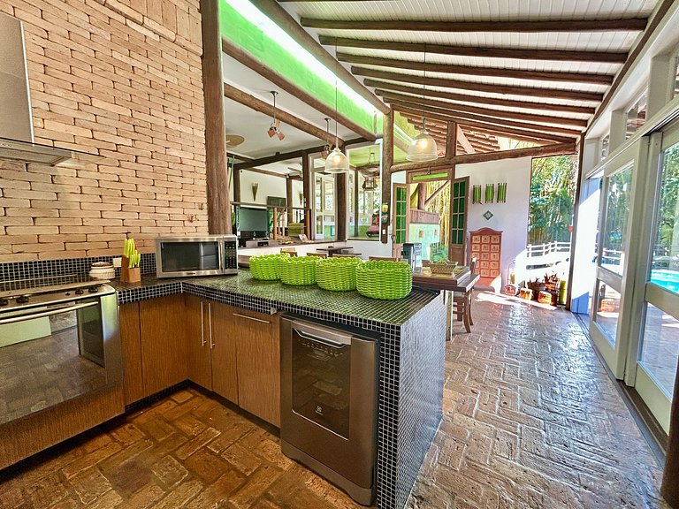 Condomínio na Vila a poucos passos do YTC