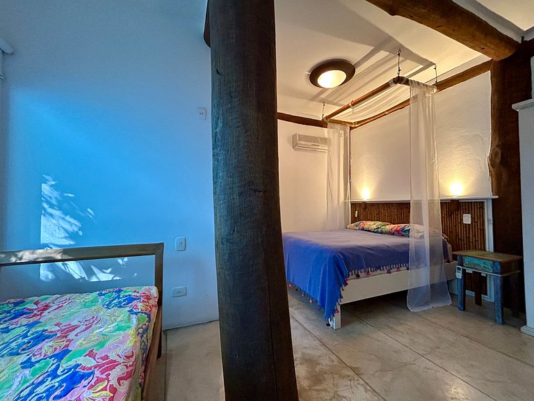 Condomínio na Vila a poucos passos do YTC