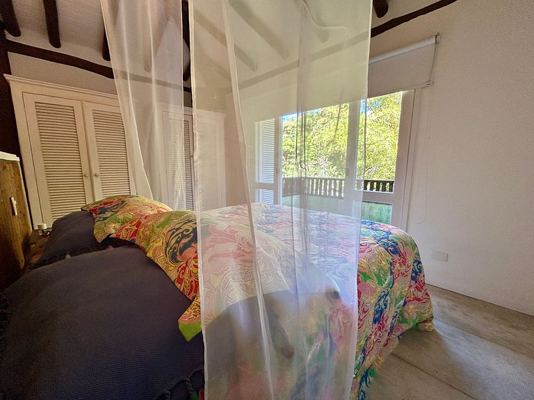 Condomínio na Vila a poucos passos do YTC