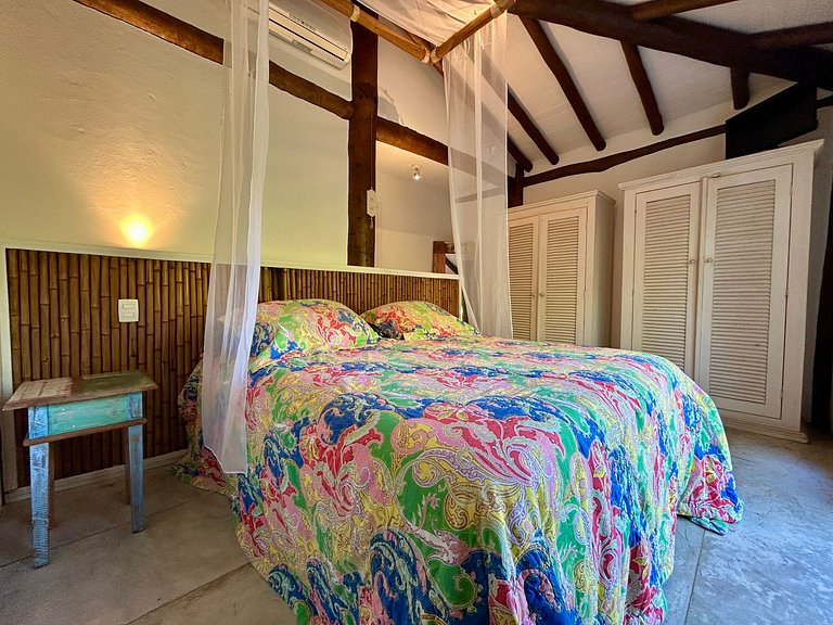 Condomínio na Vila a poucos passos do YTC