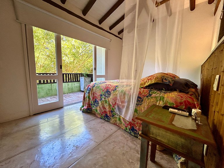 Condomínio na Vila a poucos passos do YTC