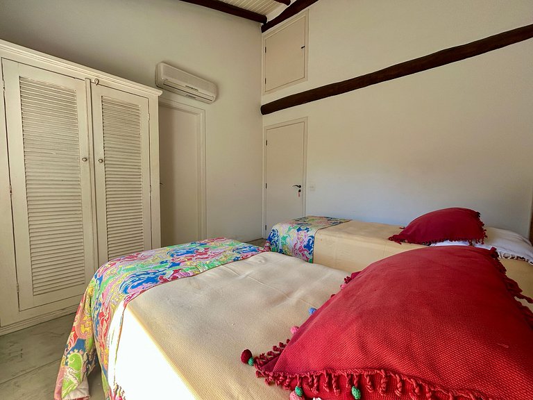 Condomínio na Vila a poucos passos do YTC