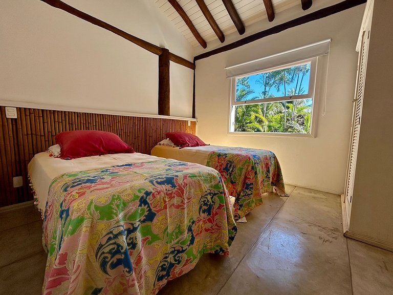 Condomínio na Vila a poucos passos do YTC