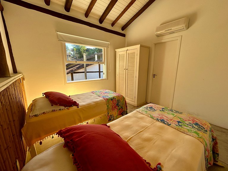 Condomínio na Vila a poucos passos do YTC