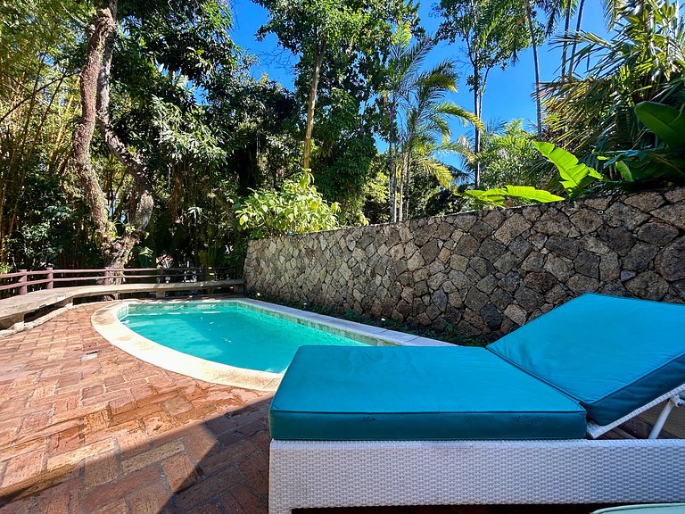 Próxima à Vila e YAC sauna, piscina, churrasqueira
