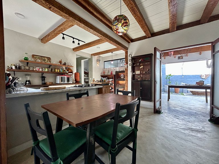 Casa à Venda no Perequê – Região Central de Ilhabela