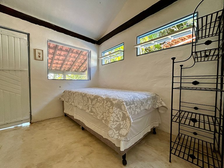 Casa Caiçara Autêntica com Conforto e Natureza Exuberante