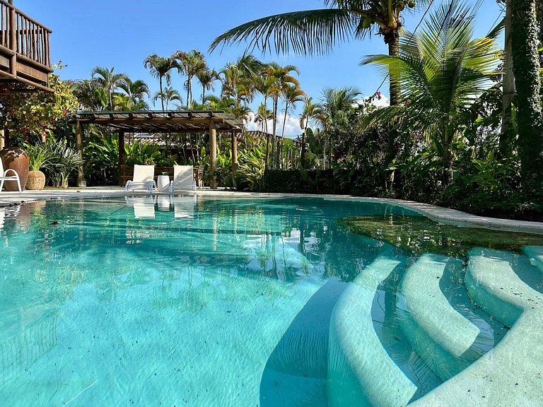 Casa em condomínio, piscina e espaço gourmet