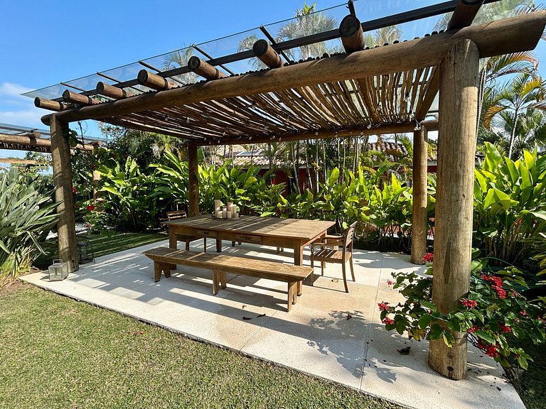 Casa em condomínio, piscina e espaço gourmet