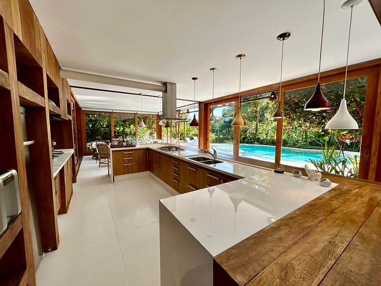Casa em condomínio, piscina e espaço gourmet