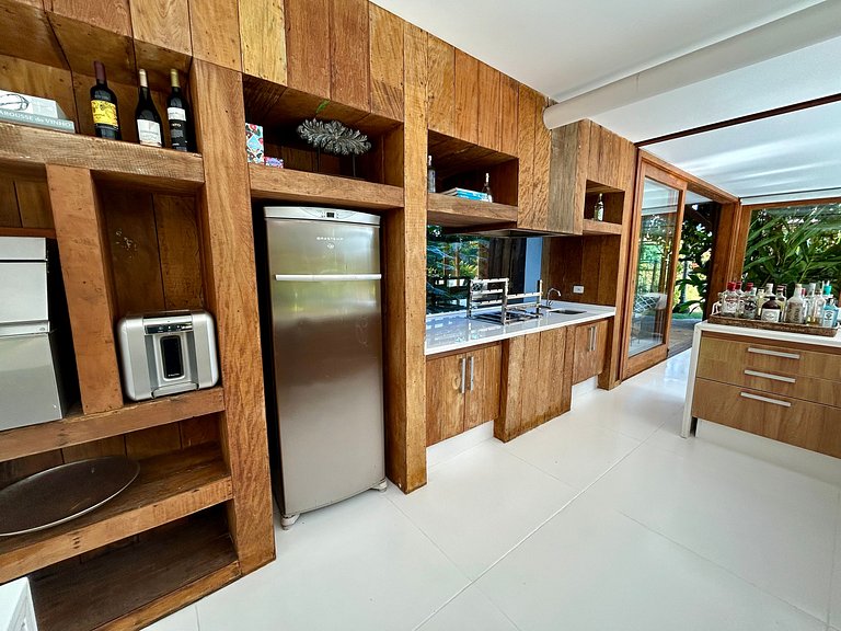 Casa em condomínio, piscina e espaço gourmet