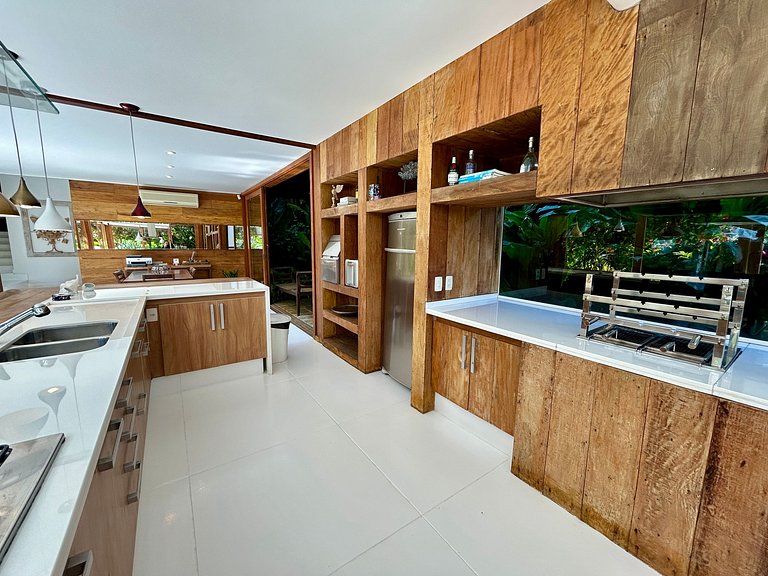Casa em condomínio, piscina e espaço gourmet
