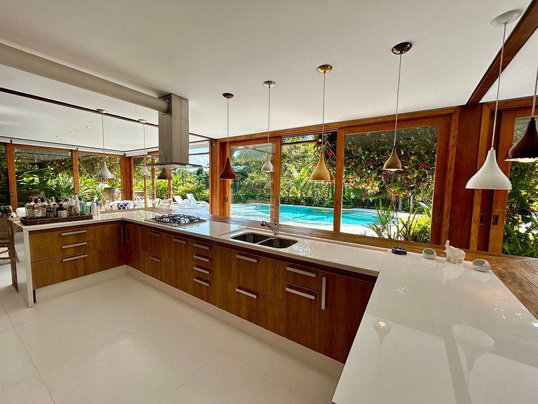 Casa em condomínio, piscina e espaço gourmet