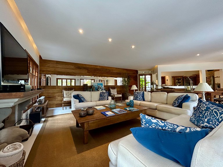 Casa em condomínio, piscina e espaço gourmet