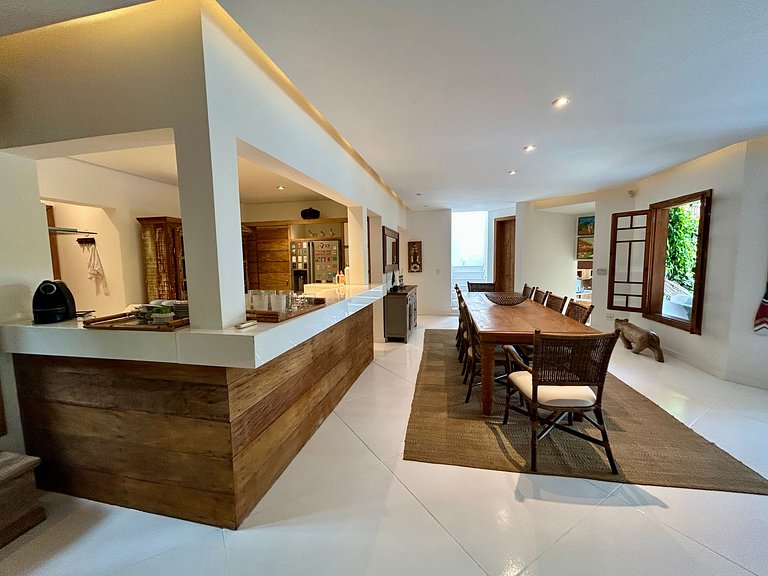 Casa em condomínio, piscina e espaço gourmet