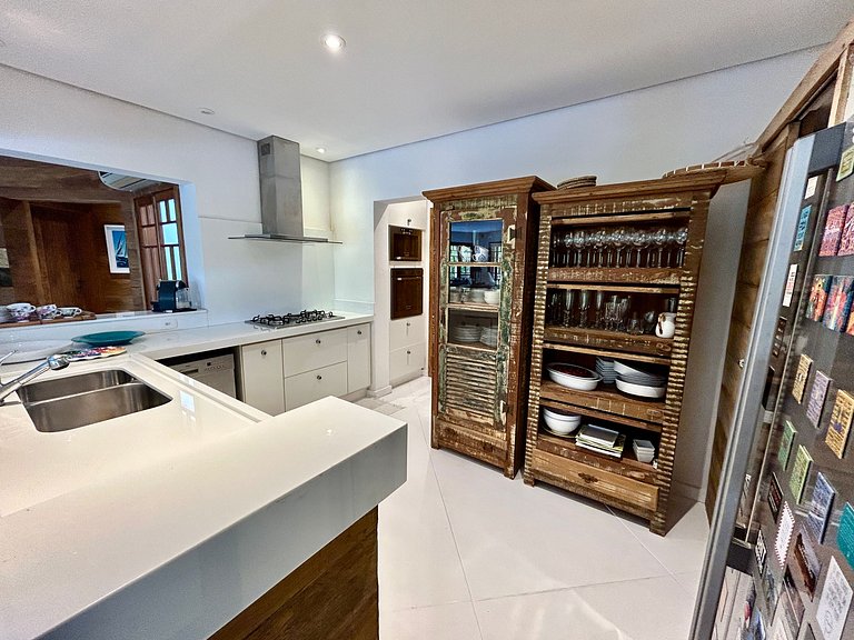 Casa em condomínio, piscina e espaço gourmet