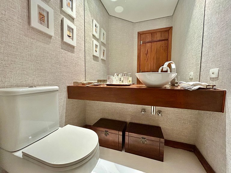 Casa em condomínio, piscina e espaço gourmet