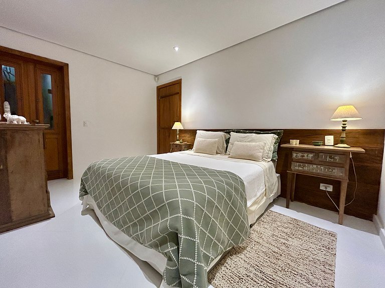 Casa em condomínio, piscina e espaço gourmet