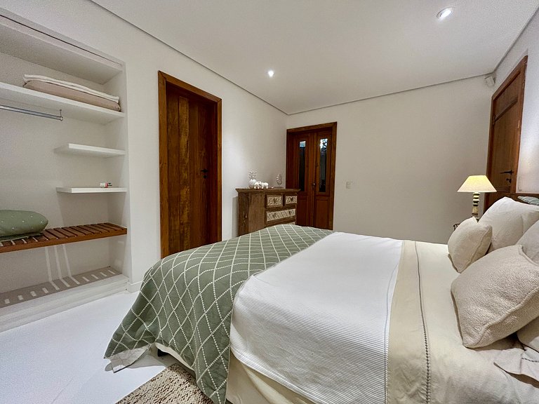Casa em condomínio, piscina e espaço gourmet