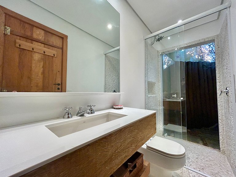 Casa em condomínio, piscina e espaço gourmet