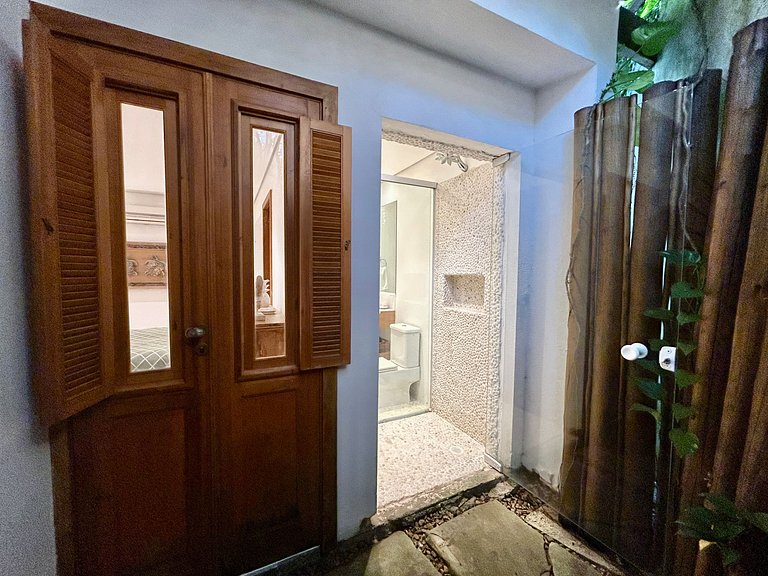 Casa em condomínio, piscina e espaço gourmet