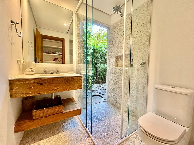 Casa em condomínio, piscina e espaço gourmet
