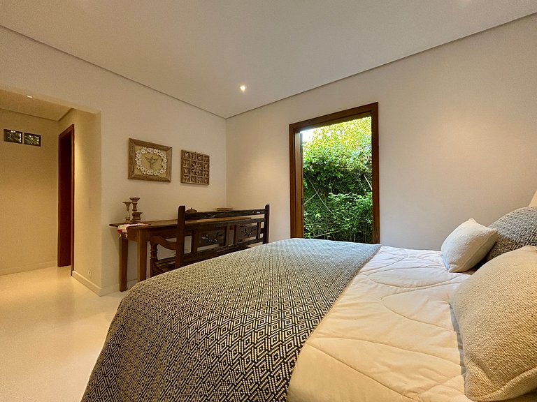 Casa em condomínio, piscina e espaço gourmet