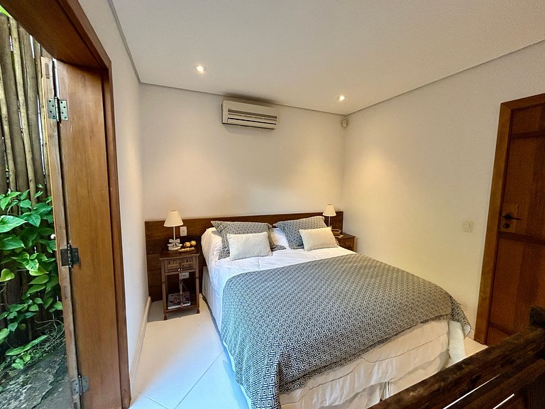 Casa em condomínio, piscina e espaço gourmet