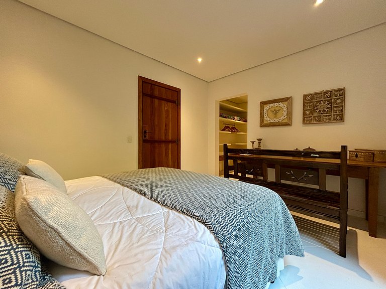 Casa em condomínio, piscina e espaço gourmet
