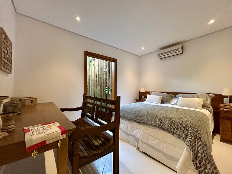 Casa em condomínio, piscina e espaço gourmet