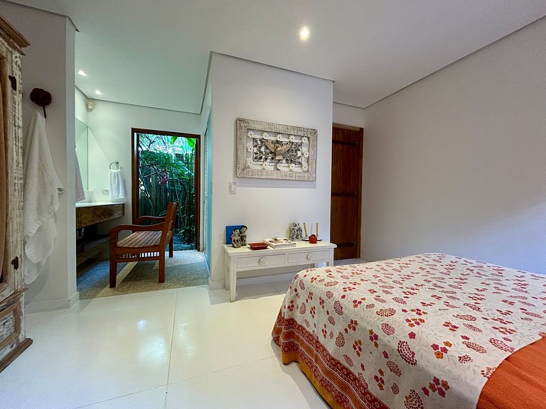 Casa em condomínio, piscina e espaço gourmet