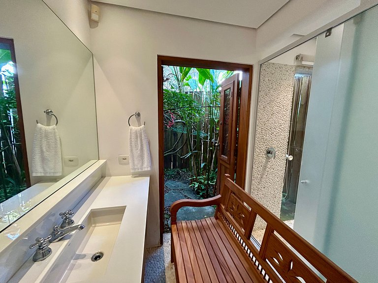 Casa em condomínio, piscina e espaço gourmet