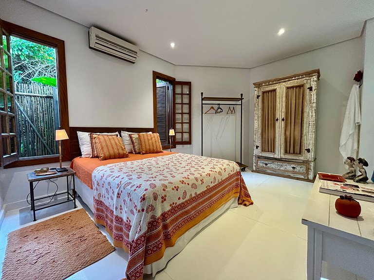 Casa em condomínio, piscina e espaço gourmet