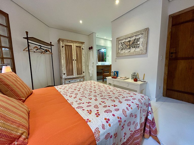 Casa em condomínio, piscina e espaço gourmet