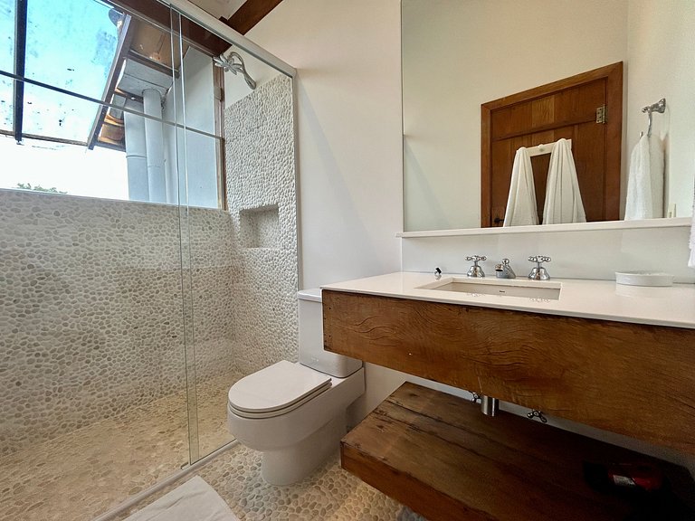 Casa em condomínio, piscina e espaço gourmet