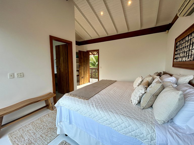 Casa em condomínio, piscina e espaço gourmet