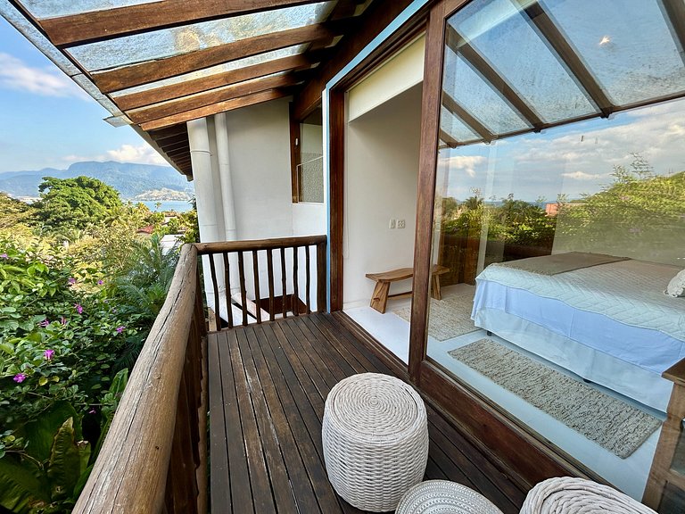 Casa em condomínio, piscina e espaço gourmet