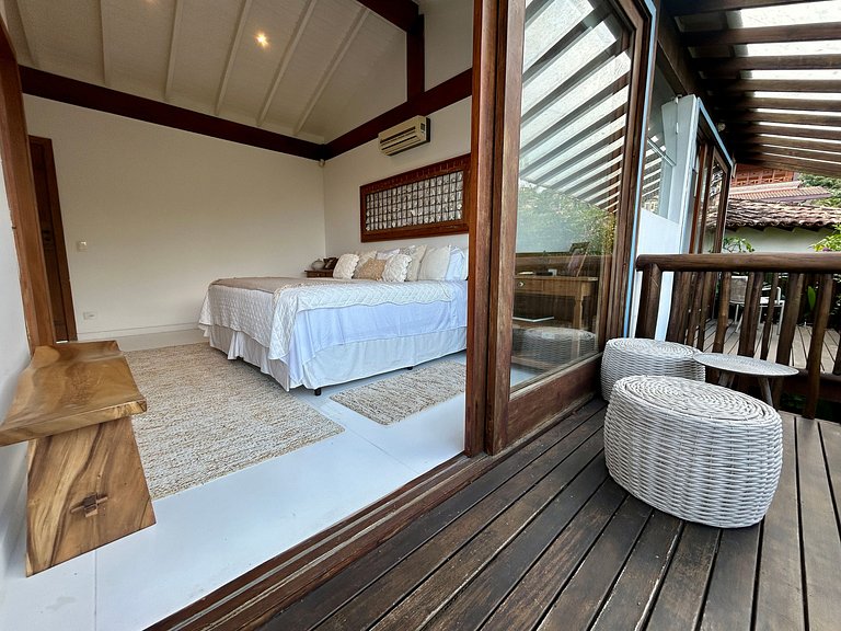 Casa em condomínio, piscina e espaço gourmet