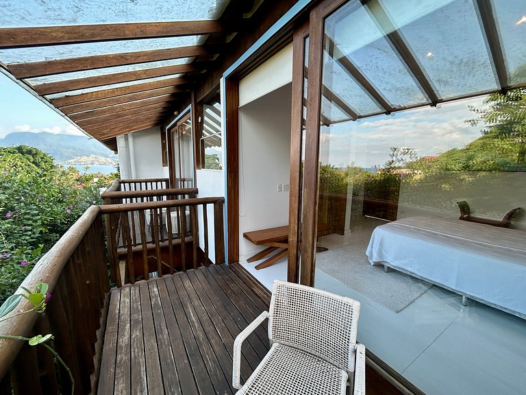 Casa em condomínio, piscina e espaço gourmet