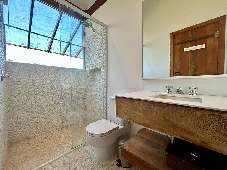 Casa em condomínio, piscina e espaço gourmet
