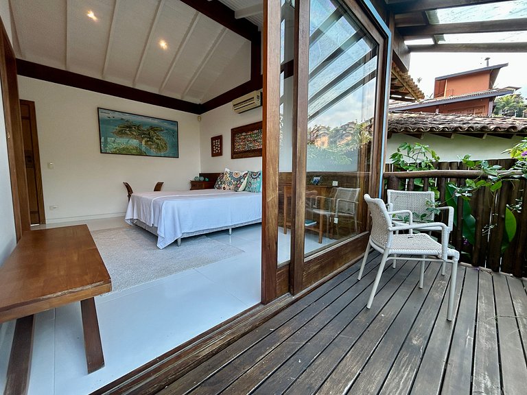 Casa em condomínio, piscina e espaço gourmet