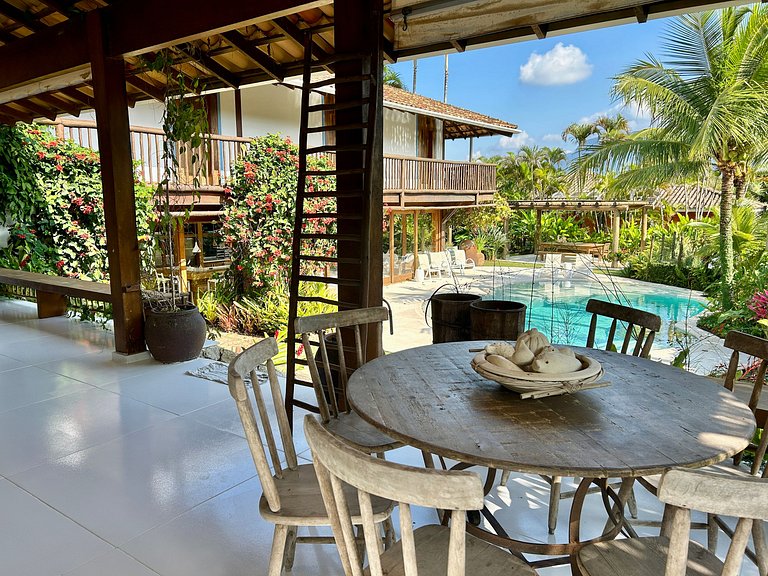 Casa em condomínio, piscina e espaço gourmet