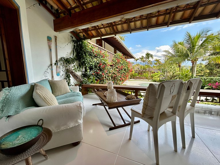 Casa em condomínio, piscina e espaço gourmet