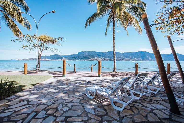 Casa em condomínio, piscina e espaço gourmet